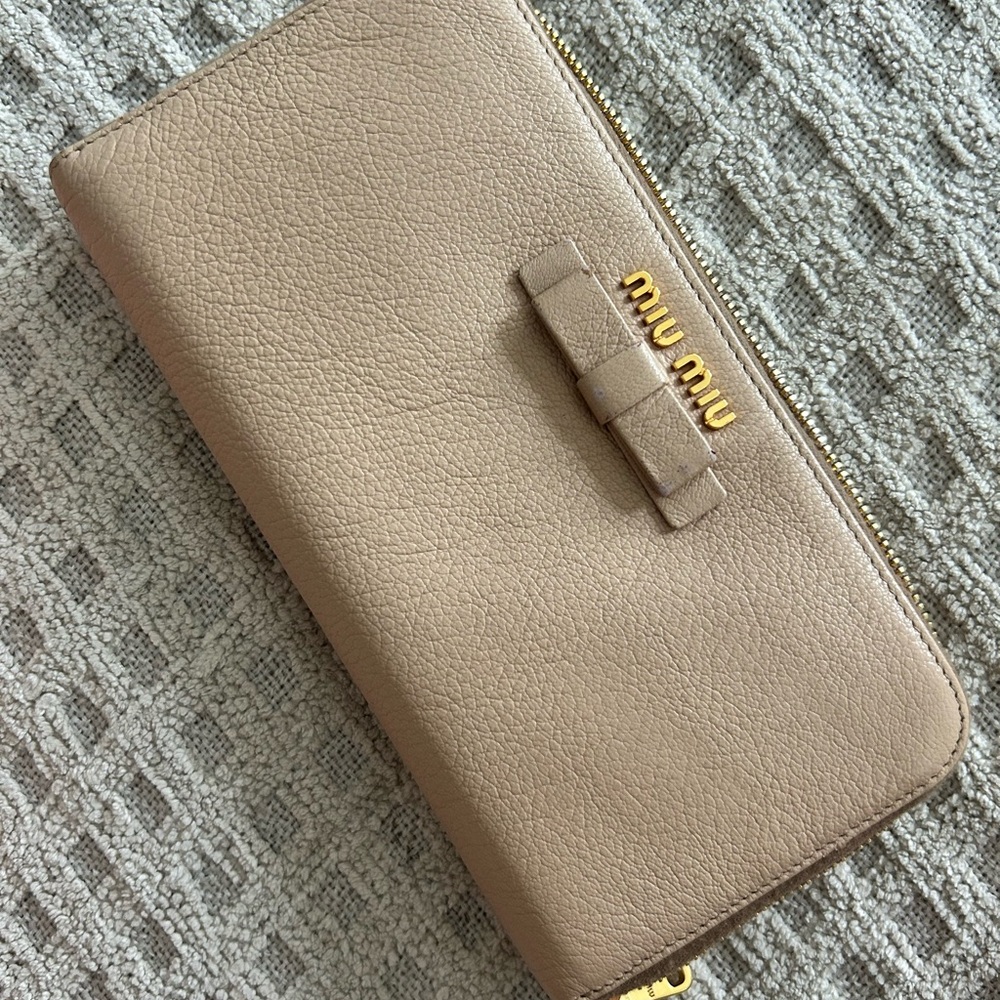 Miu Miu Tan Leather Wallet Sophisticated Design